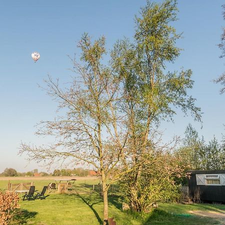 Pipowagen Lidewei Groningen Westerwolde Unieke Ligging Met Eigen Tuin En Vrij Uitzicht Over Veld Naar Natuurgebied Onstwedde Luaran gambar