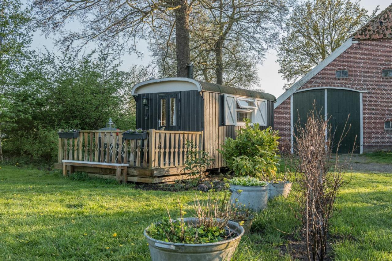 Pipowagen Lidewei Groningen Westerwolde Unieke Ligging Met Eigen Tuin En Vrij Uitzicht Over Veld Naar Natuurgebied Onstwedde Luaran gambar
